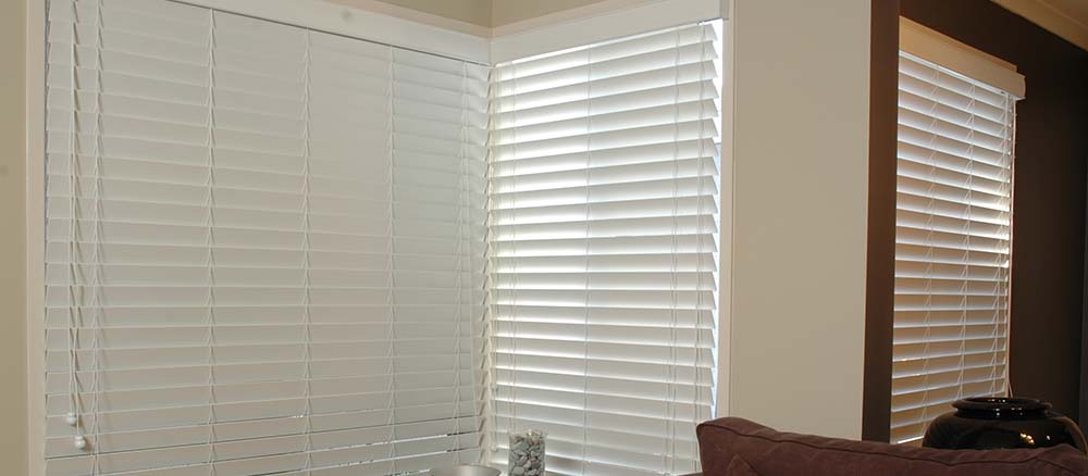 White venetian blind